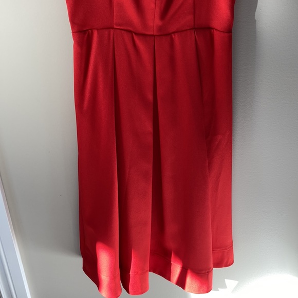 Red Hot Dress 🔥 - Picture 3 of 8